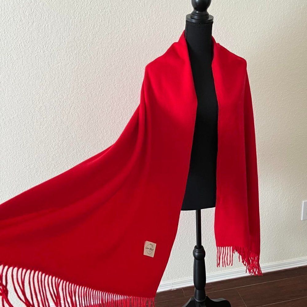 Soft warm scarf is a mixture of acrylic and cashmere condition is new - Picture 7 of 10
